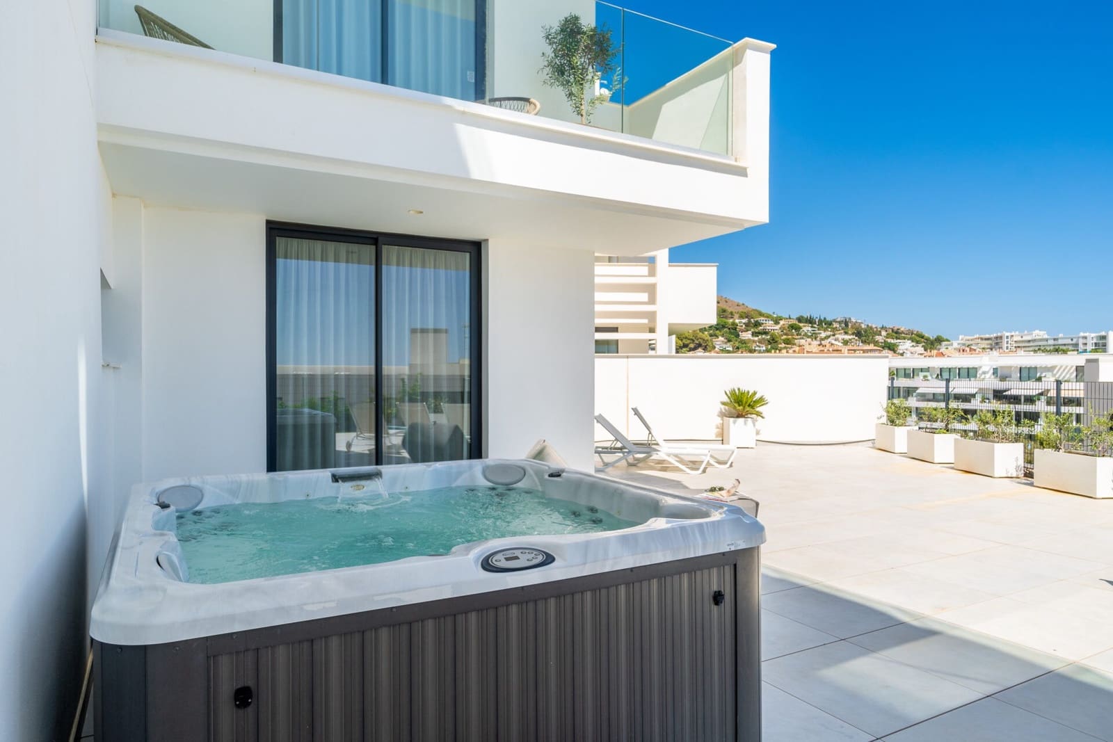 3 bedroom Apartment for sale in Fuengirola with pool garage - € 1,067,000 (Ref: 8210219)