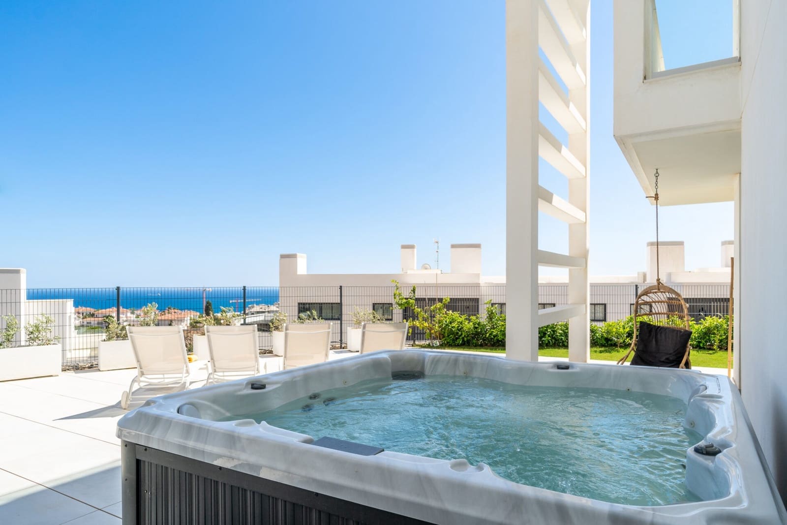 3 bedroom Apartment for sale in Fuengirola with pool garage - € 1,067,000 (Ref: 8210219)