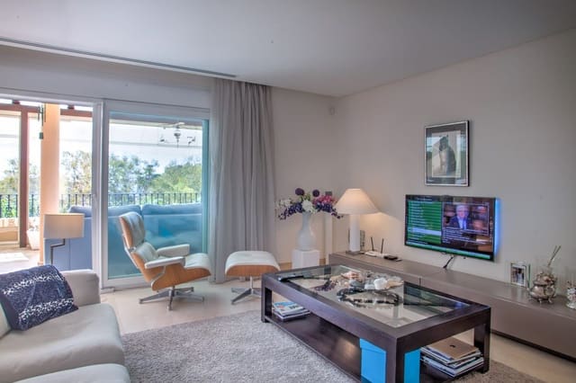 2 makuuhuone Huoneisto myytävänä paikassa Nueva Andalucia, Marbella mukana uima-altaan 
autotalli - 750 000 € (Ref: 8210220)