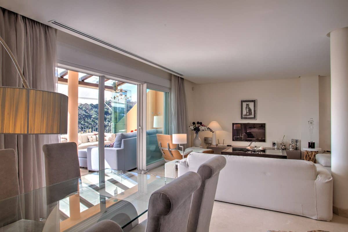 2 bedroom Apartment for sale in Nueva Andalucia with pool garage - € 750,000 (Ref: 8210220)