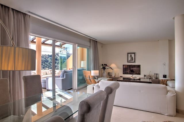 2 makuuhuone Huoneisto myytävänä paikassa Nueva Andalucia, Marbella mukana uima-altaan 
autotalli - 750 000 € (Ref: 8210220)