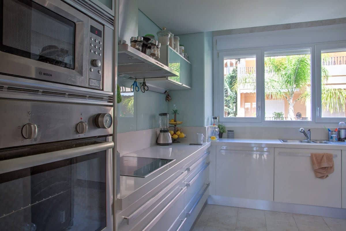 2 bedroom Apartment for sale in Nueva Andalucia with pool garage - € 750,000 (Ref: 8210220)