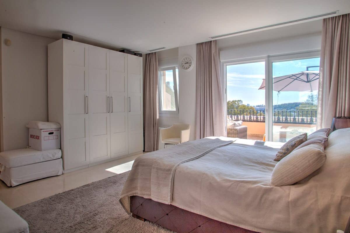 2 bedroom Apartment for sale in Nueva Andalucia with pool garage - € 750,000 (Ref: 8210220)