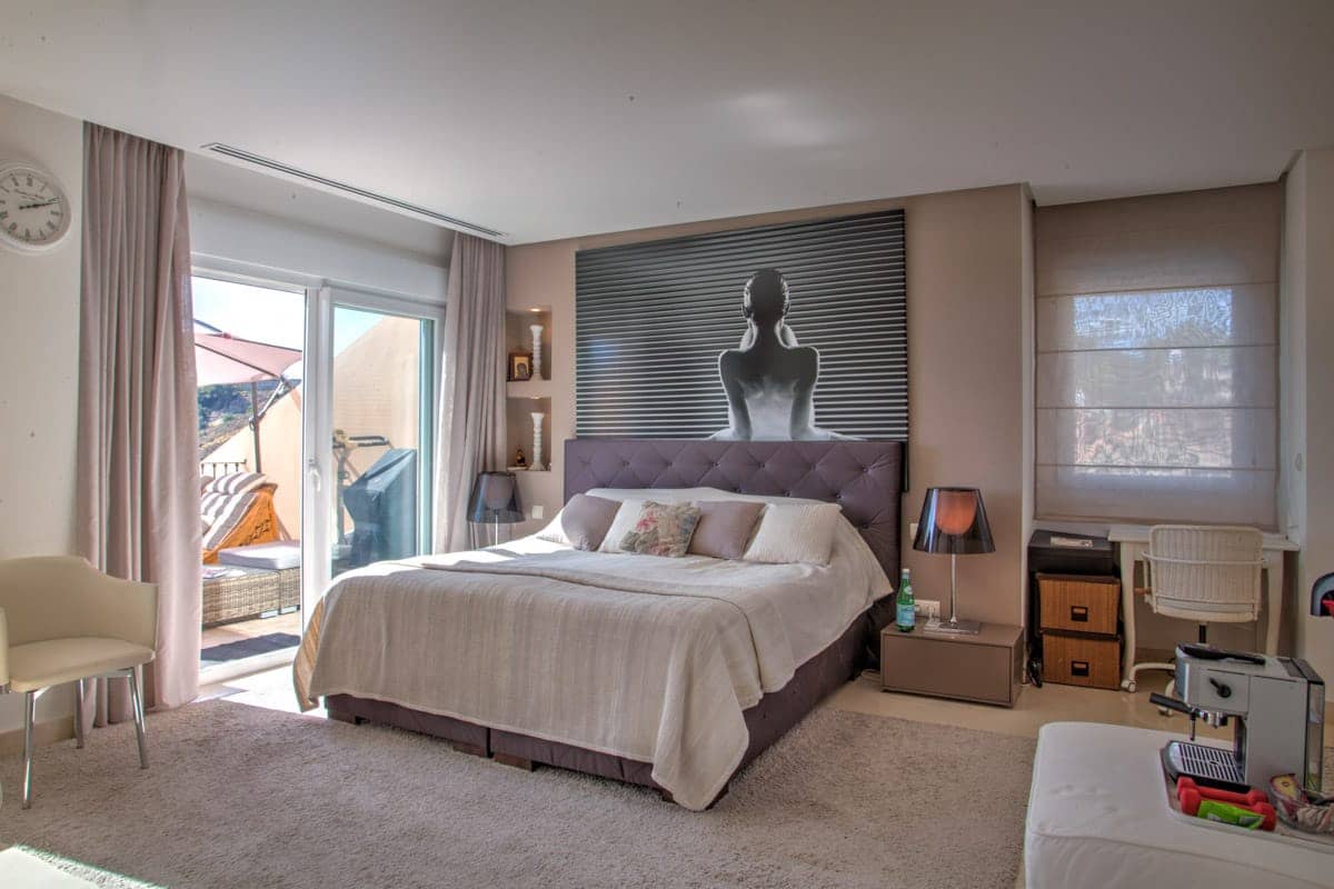 2 bedroom Apartment for sale in Nueva Andalucia with pool garage - € 750,000 (Ref: 8210220)