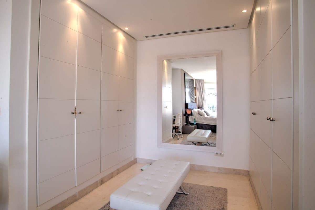 2 bedroom Apartment for sale in Nueva Andalucia with pool garage - € 750,000 (Ref: 8210220)