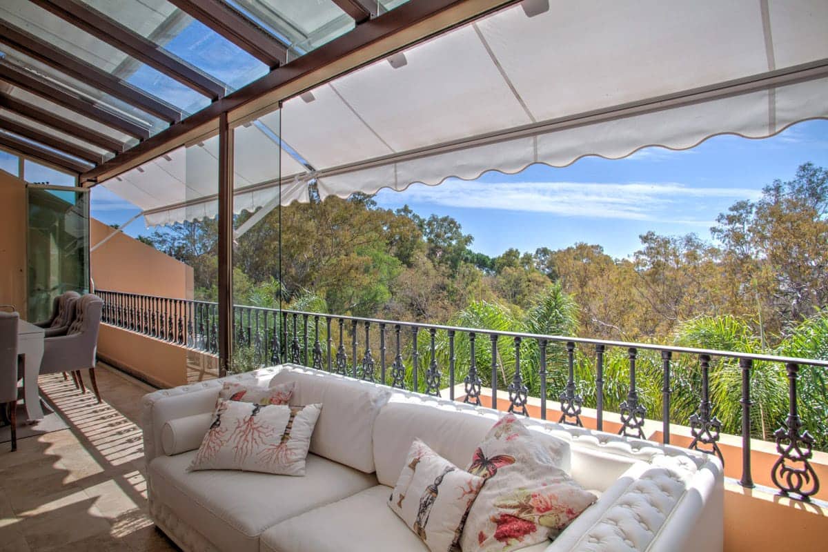 2 bedroom Apartment for sale in Nueva Andalucia with pool garage - € 750,000 (Ref: 8210220)