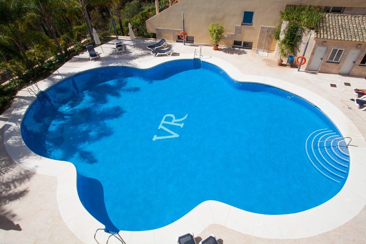 2 bedroom Apartment for sale in Nueva Andalucia with pool garage - € 750,000 (Ref: 8210220)