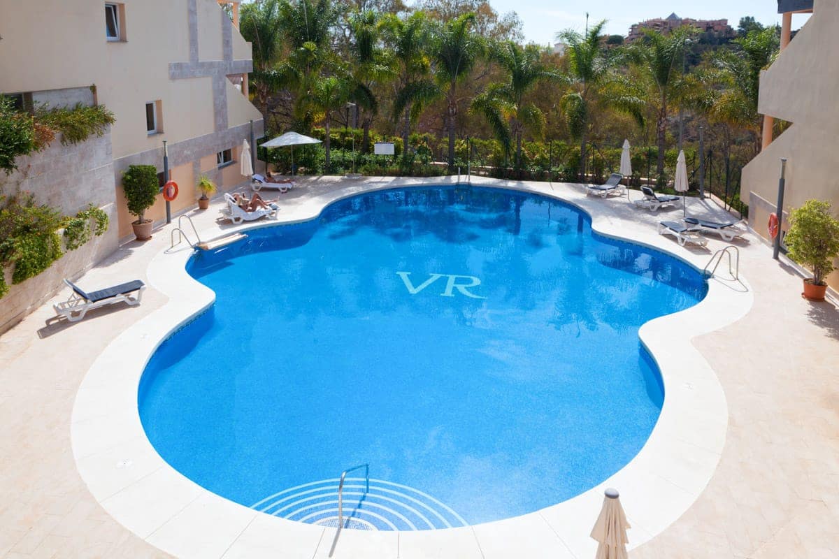 2 bedroom Apartment for sale in Nueva Andalucia with pool garage - € 750,000 (Ref: 8210220)