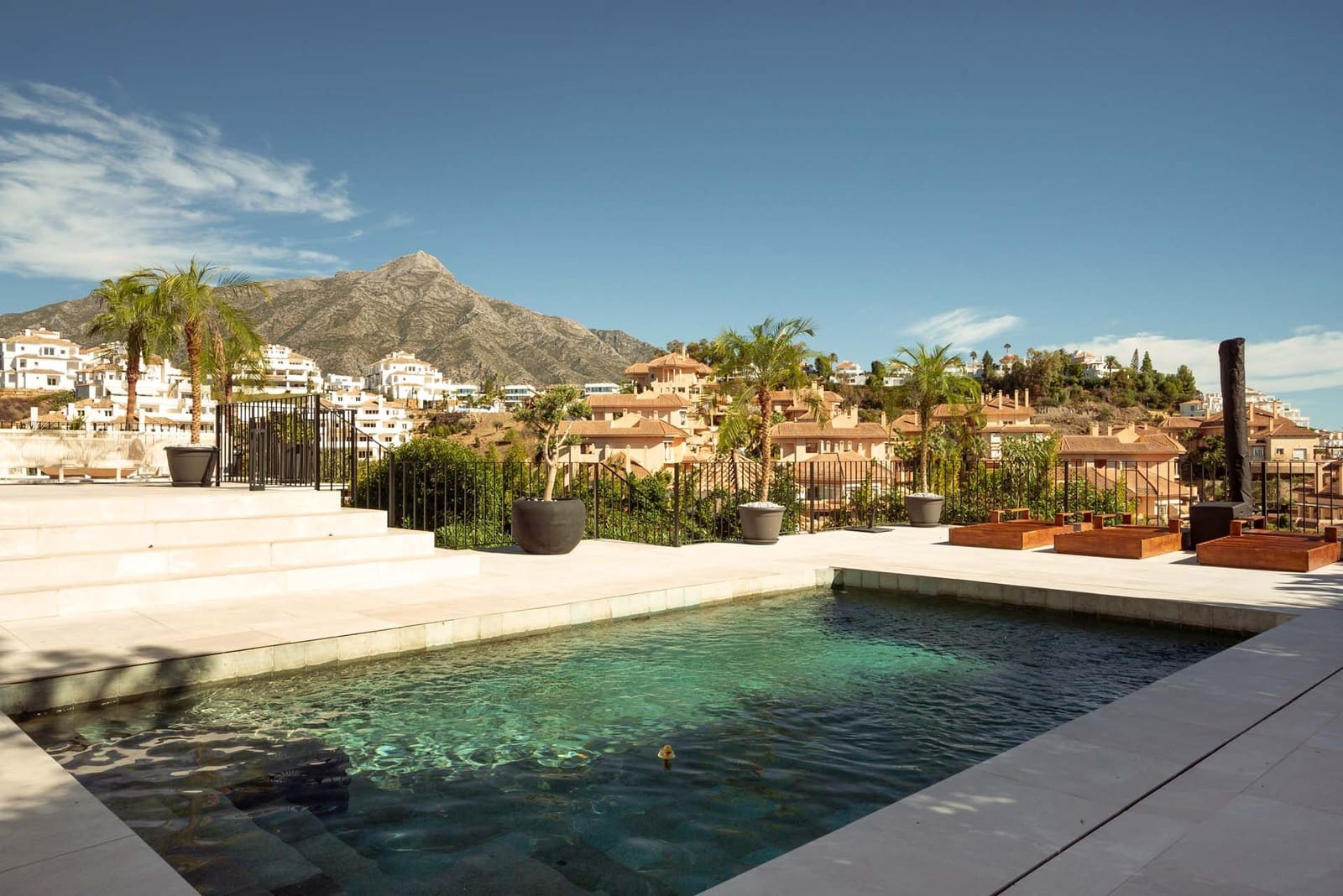 5 makuuhuone Huvila myytävänä paikassa Nueva Andalucia mukana uima-altaan 
autotalli - 2 950 000 € (Ref: 8302701)