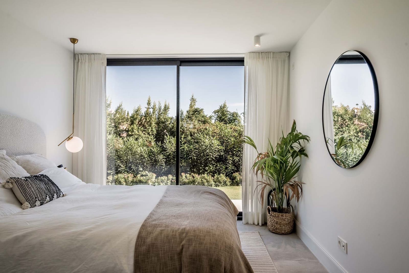 5 makuuhuone Huvila myytävänä paikassa Nueva Andalucia mukana uima-altaan 
autotalli - 2 950 000 € (Ref: 8302701)