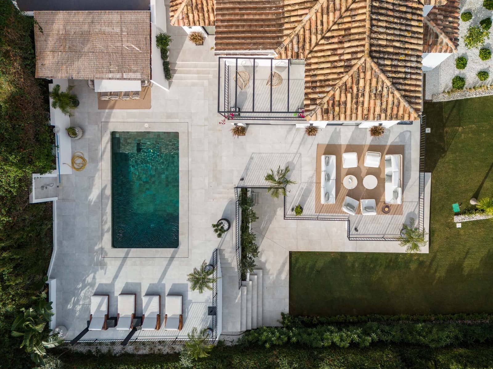 5 makuuhuone Huvila myytävänä paikassa Nueva Andalucia mukana uima-altaan 
autotalli - 2 950 000 € (Ref: 8302701)