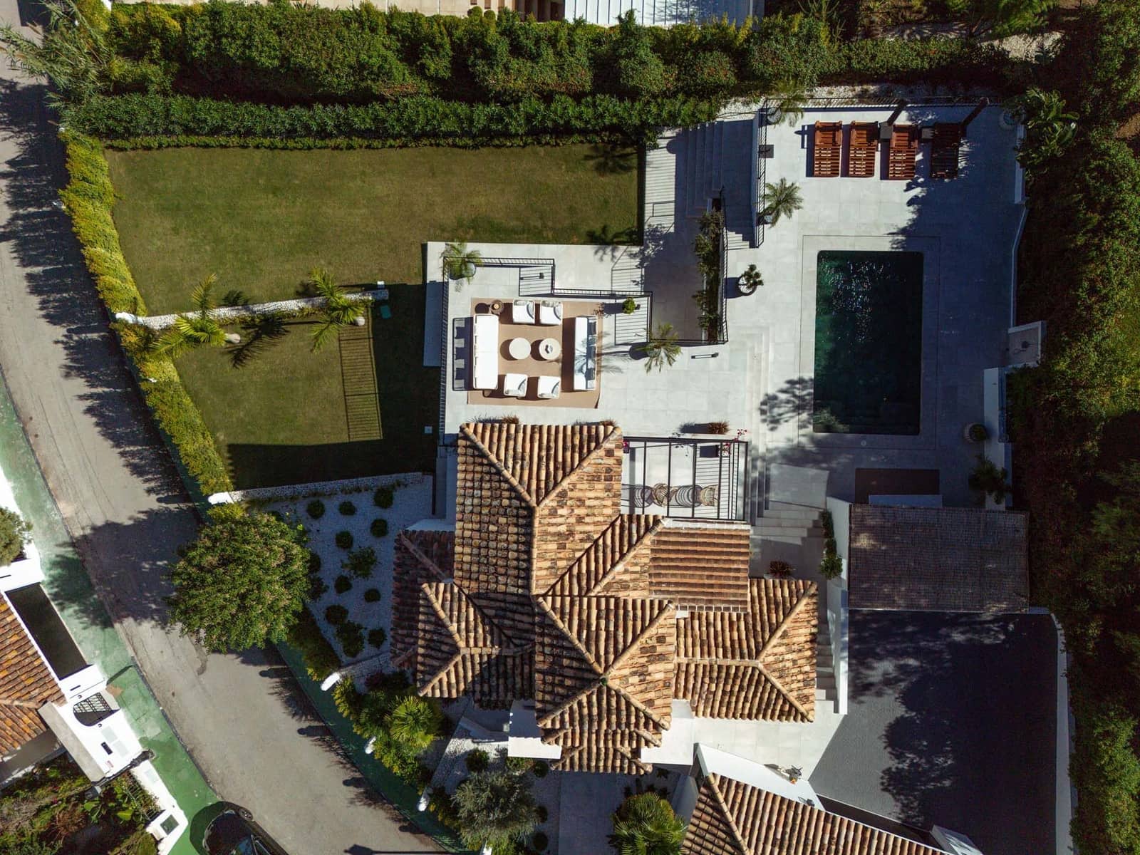 5 makuuhuone Huvila myytävänä paikassa Nueva Andalucia mukana uima-altaan 
autotalli - 2 950 000 € (Ref: 8302701)