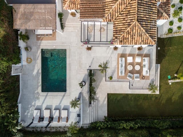 5 makuuhuone Huvila myytävänä paikassa Nueva Andalucia, Marbella mukana uima-altaan 
autotalli - 2 950 000 € (Ref: 8302701)