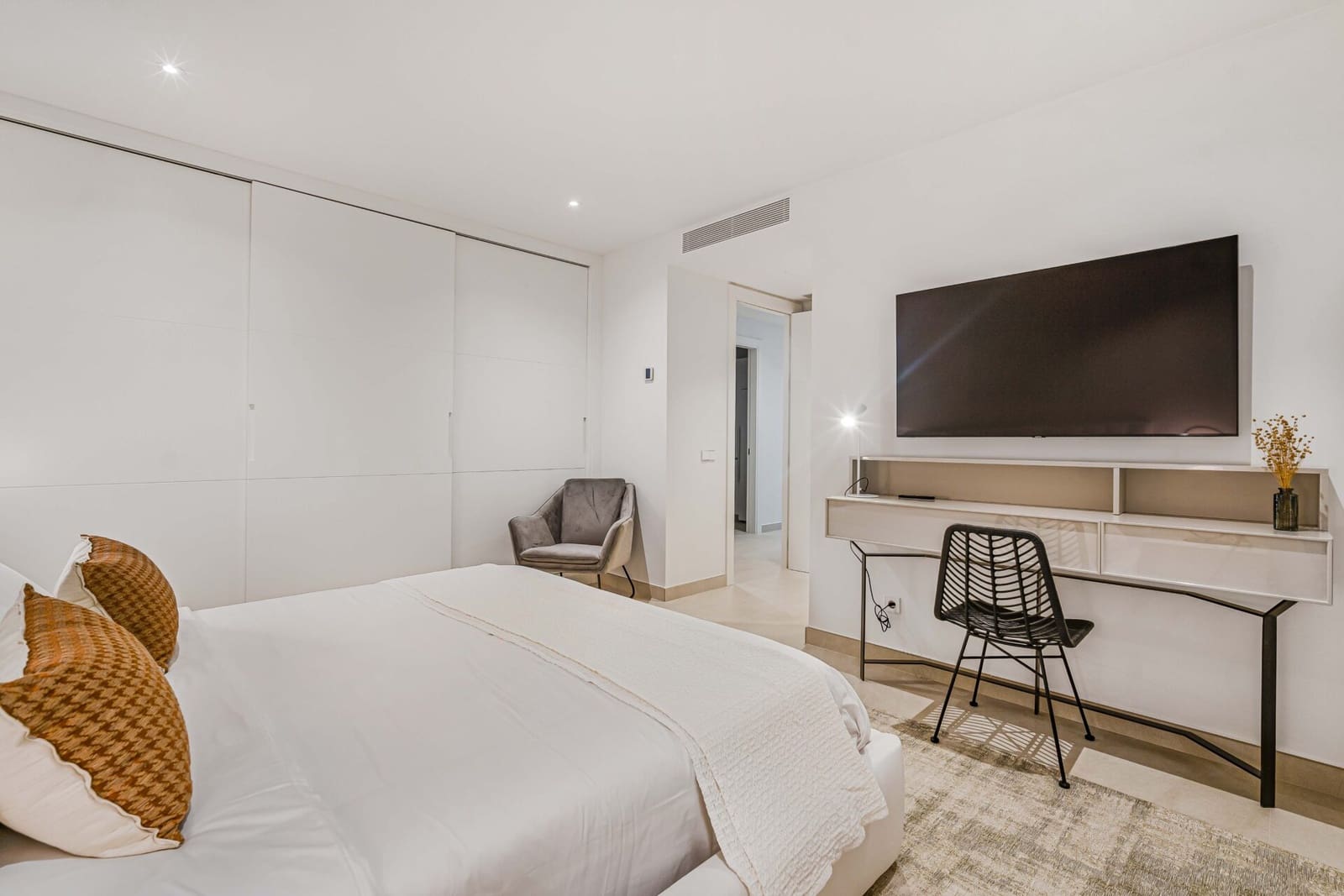 6 soverom Villa til salgs i Golden Mile med svømmebasseng garasje - € 5 900 000 (Ref: 8302709)