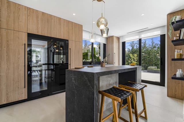 6 soverom Villa til salgs i Golden Mile, Marbella med svømmebasseng garasje - € 5 900 000 (Ref: 8302709)