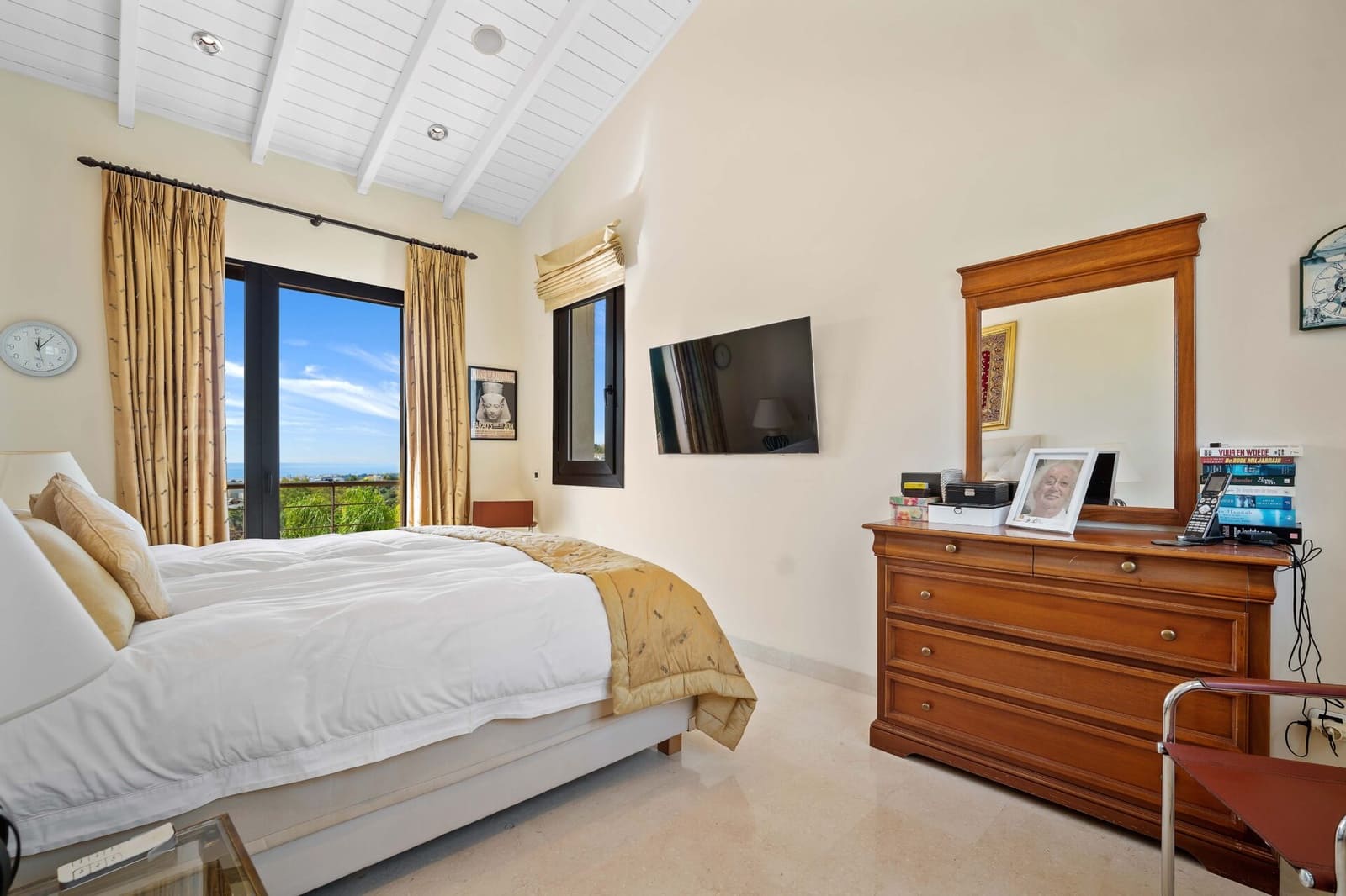 5 bedroom Villa for sale in Marbella with pool garage - € 2,650,000 (Ref: 8302710)