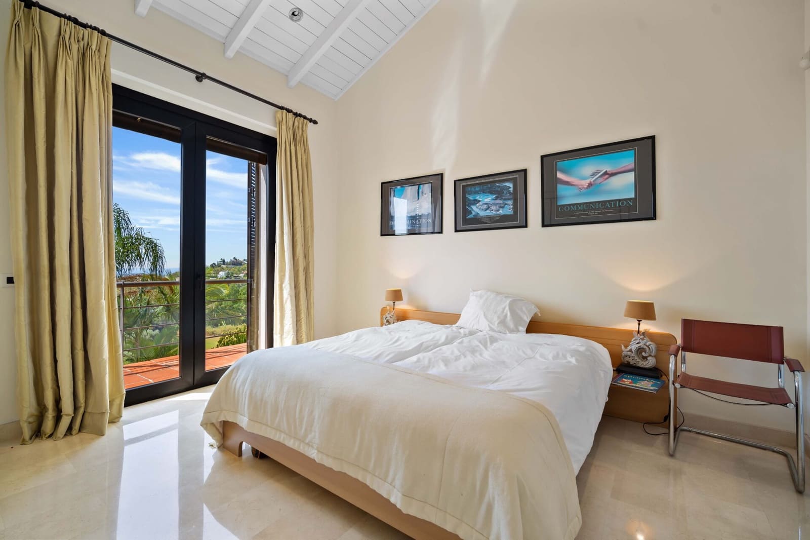 5 bedroom Villa for sale in Marbella with pool garage - € 2,650,000 (Ref: 8302710)