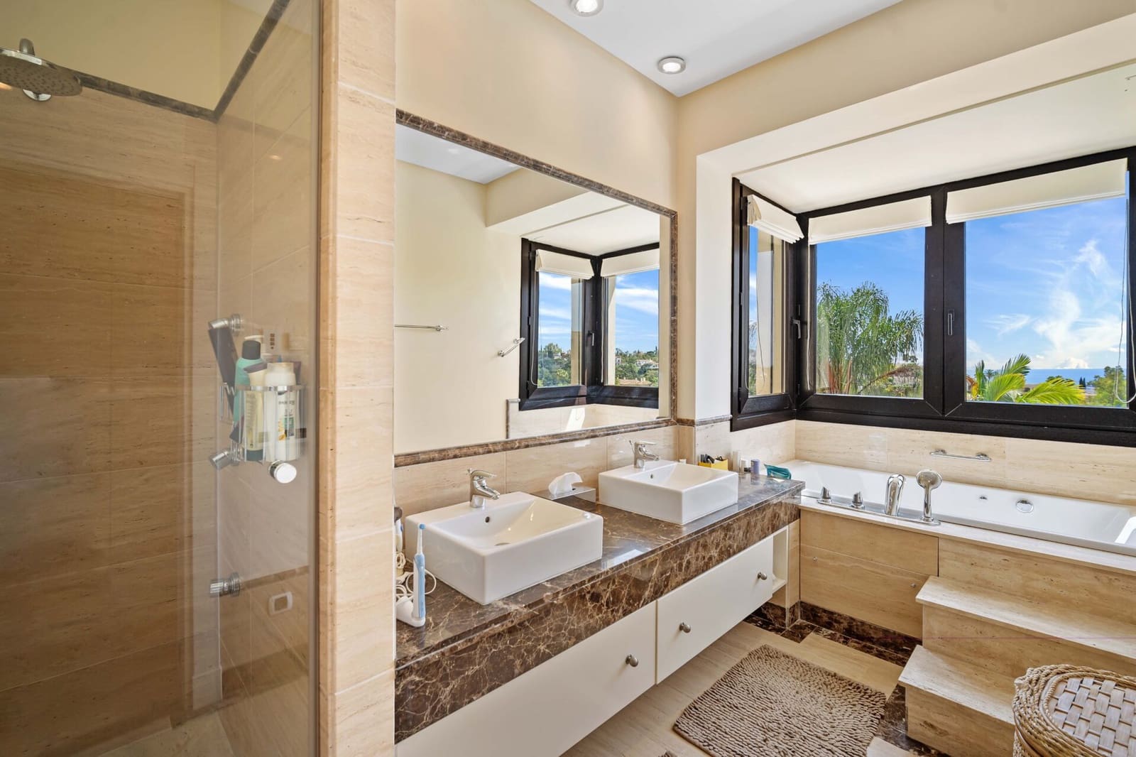 5 bedroom Villa for sale in Marbella with pool garage - € 2,650,000 (Ref: 8302710)