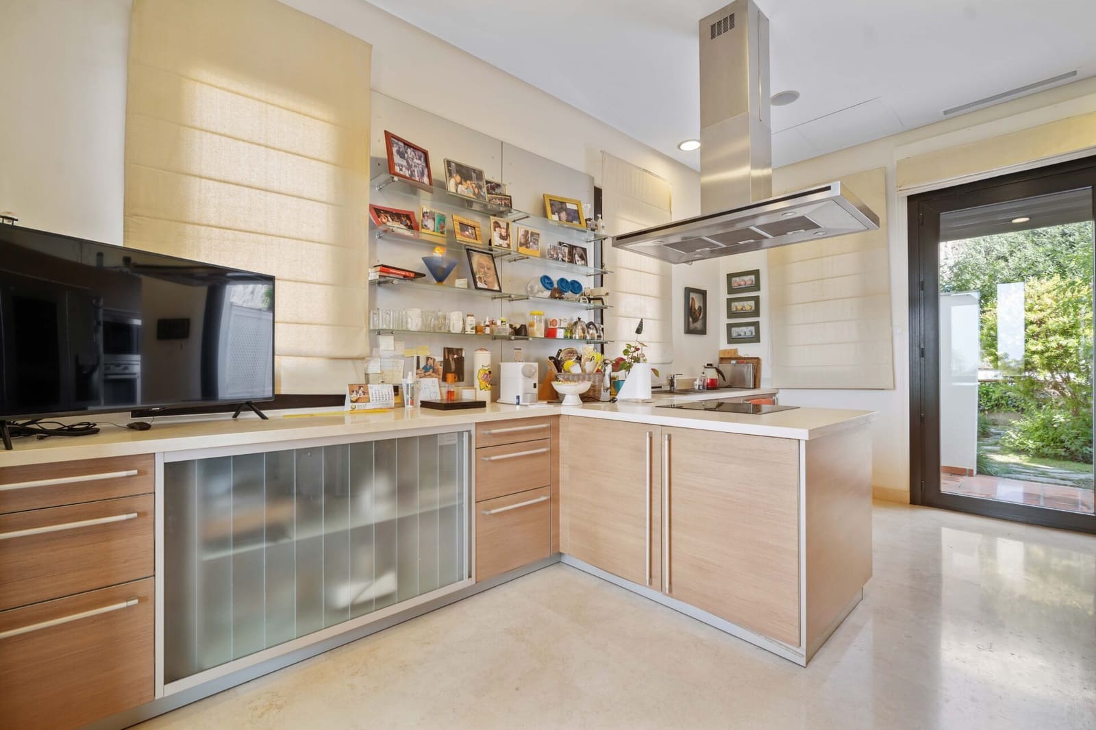 5 bedroom Villa for sale in Marbella with pool garage - € 2,650,000 (Ref: 8302710)