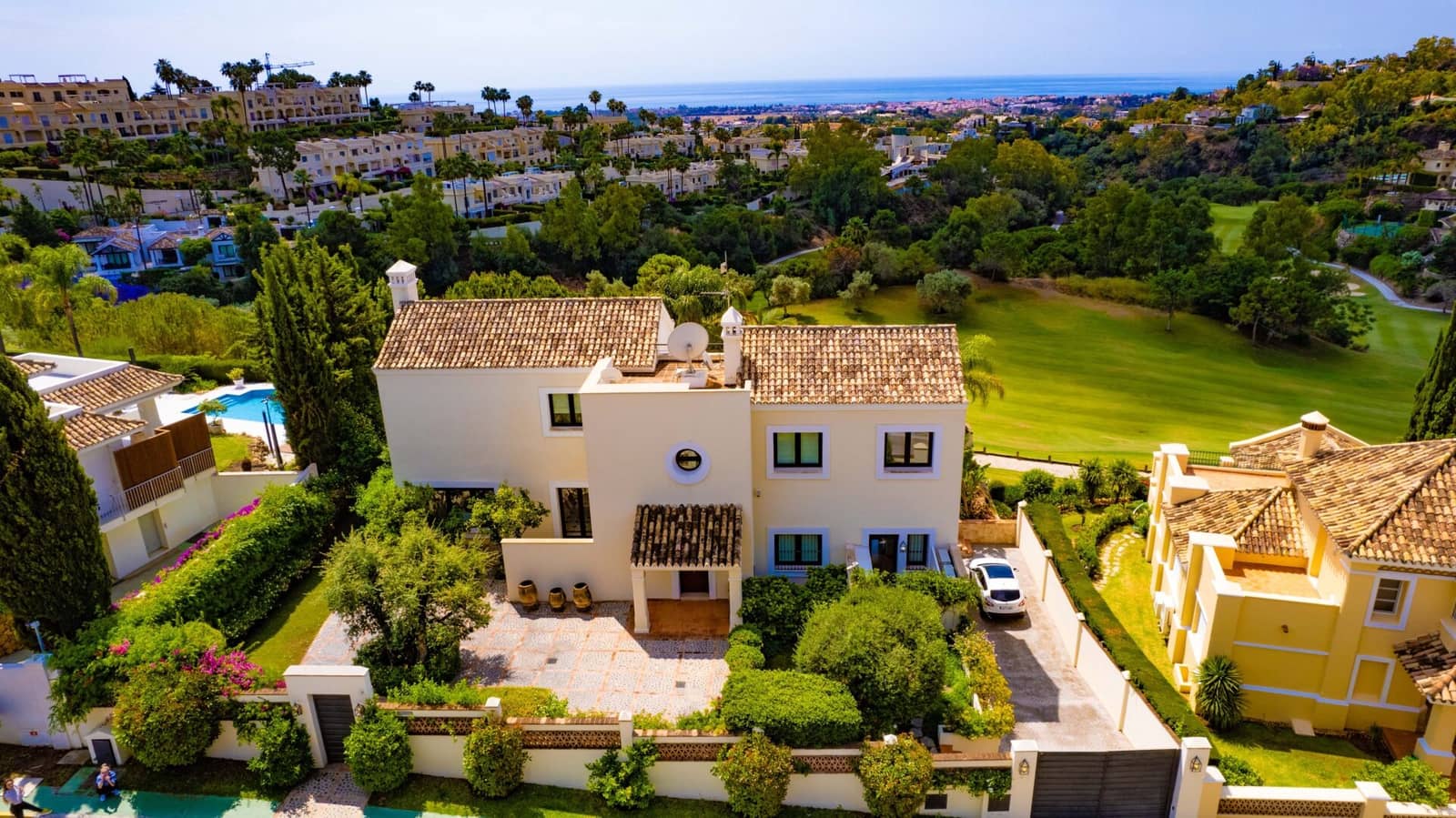 5 bedroom Villa for sale in Marbella with pool garage - € 2,650,000 (Ref: 8302710)