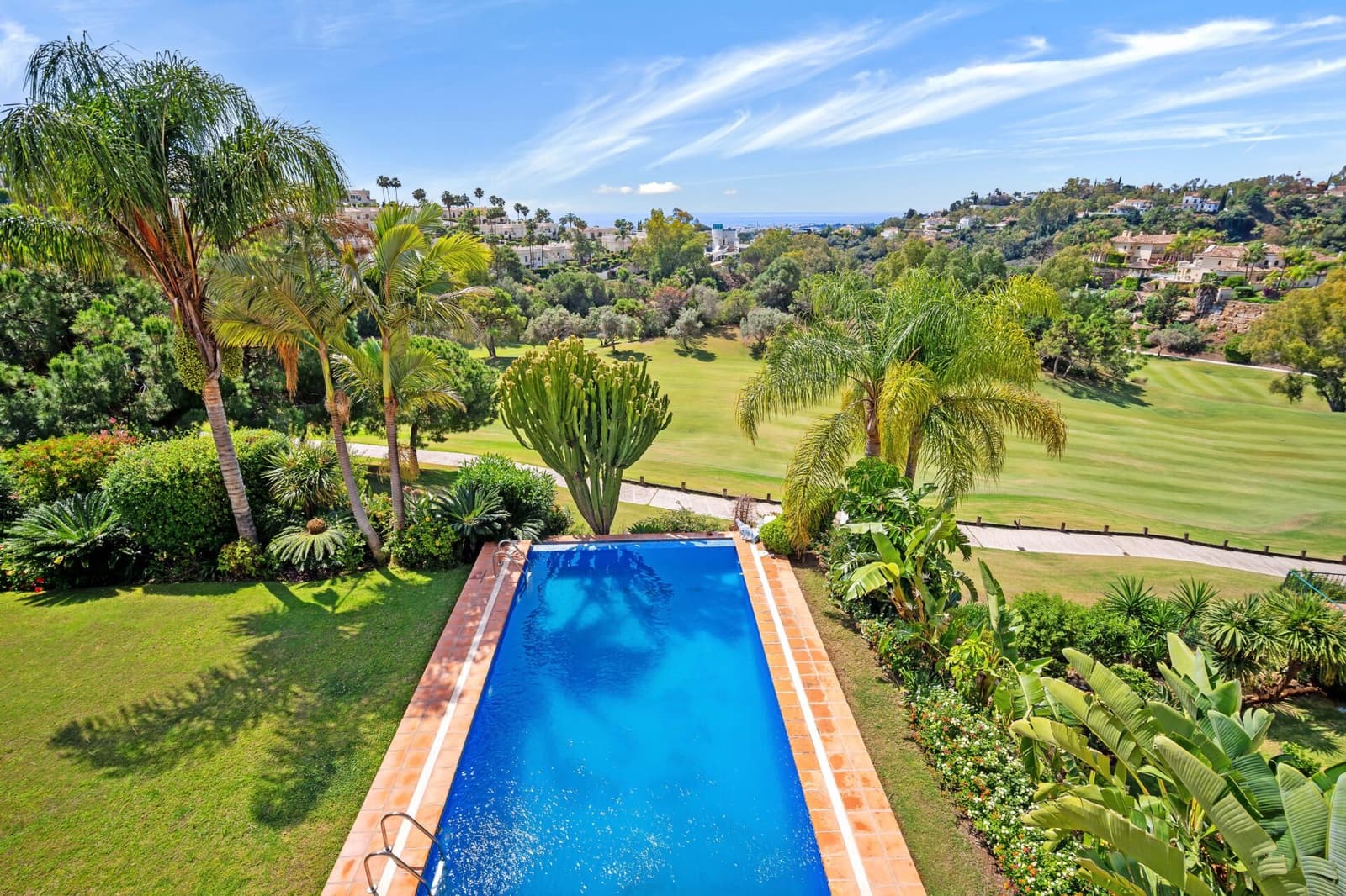 5 bedroom Villa for sale in Marbella with pool garage - € 2,650,000 (Ref: 8302710)