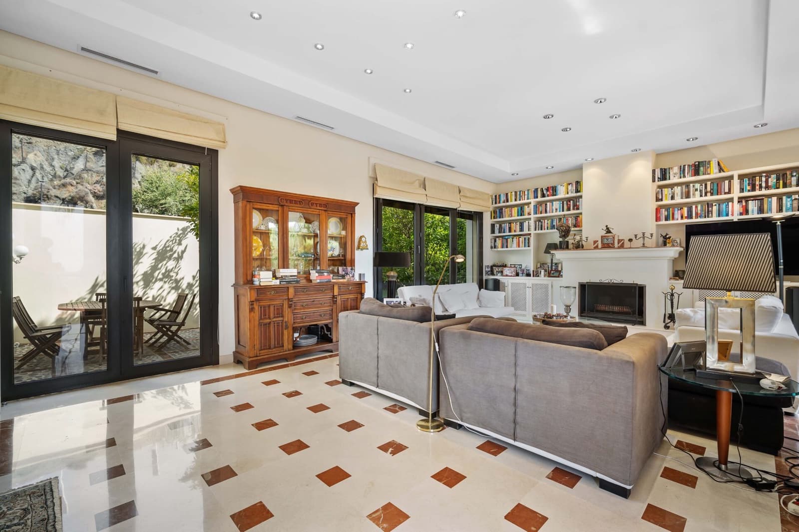 5 bedroom Villa for sale in Marbella with pool garage - € 2,650,000 (Ref: 8302710)