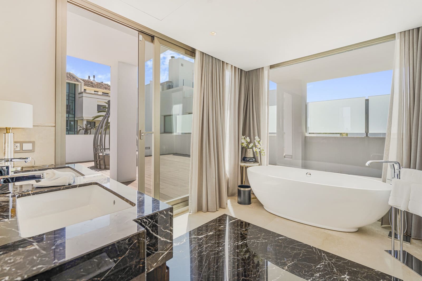 4 bedroom Villa for sale in Golden Mile with pool - € 4,950,000 (Ref: 8302720)