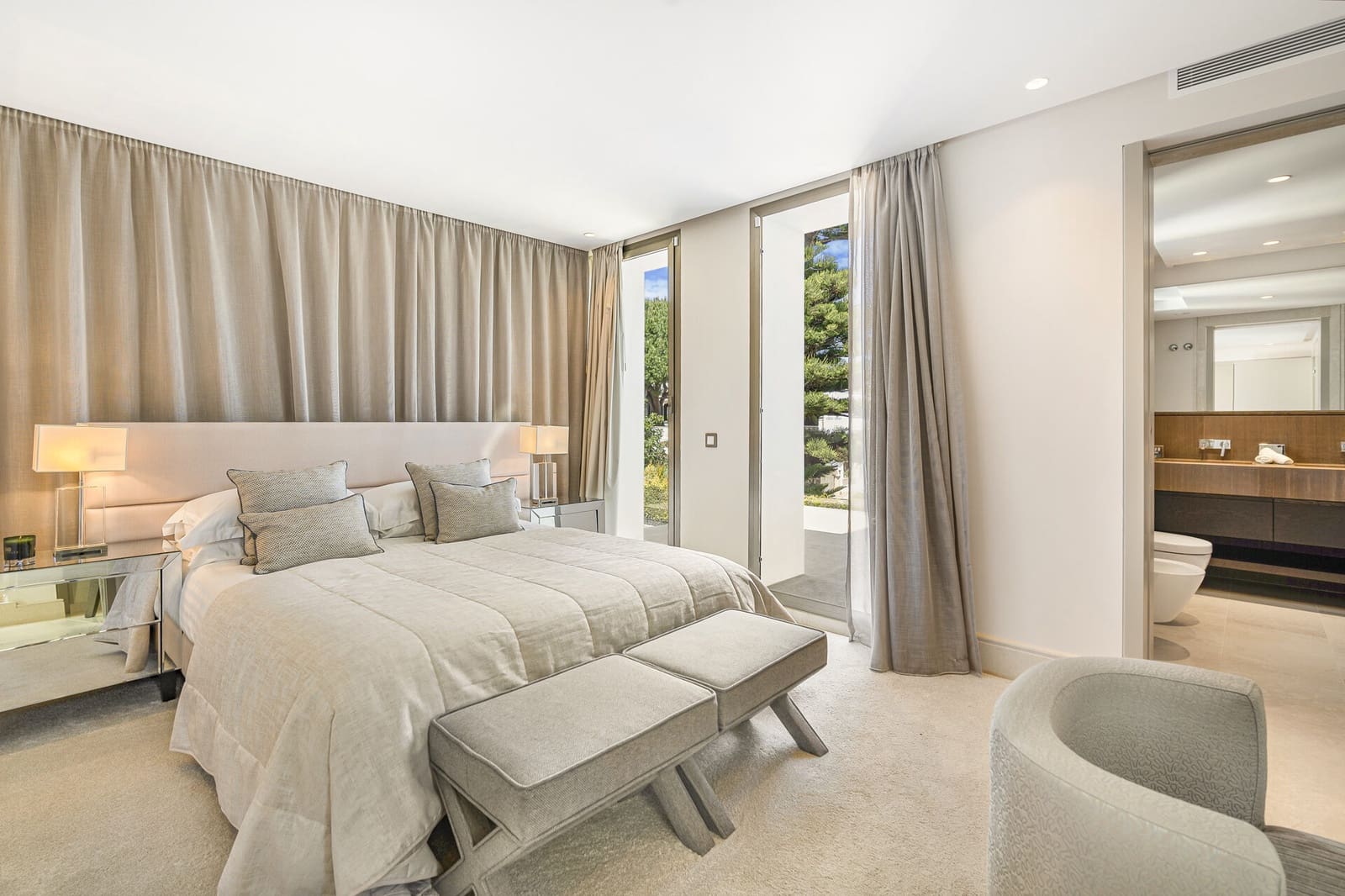 4 bedroom Villa for sale in Golden Mile with pool - € 4,950,000 (Ref: 8302720)