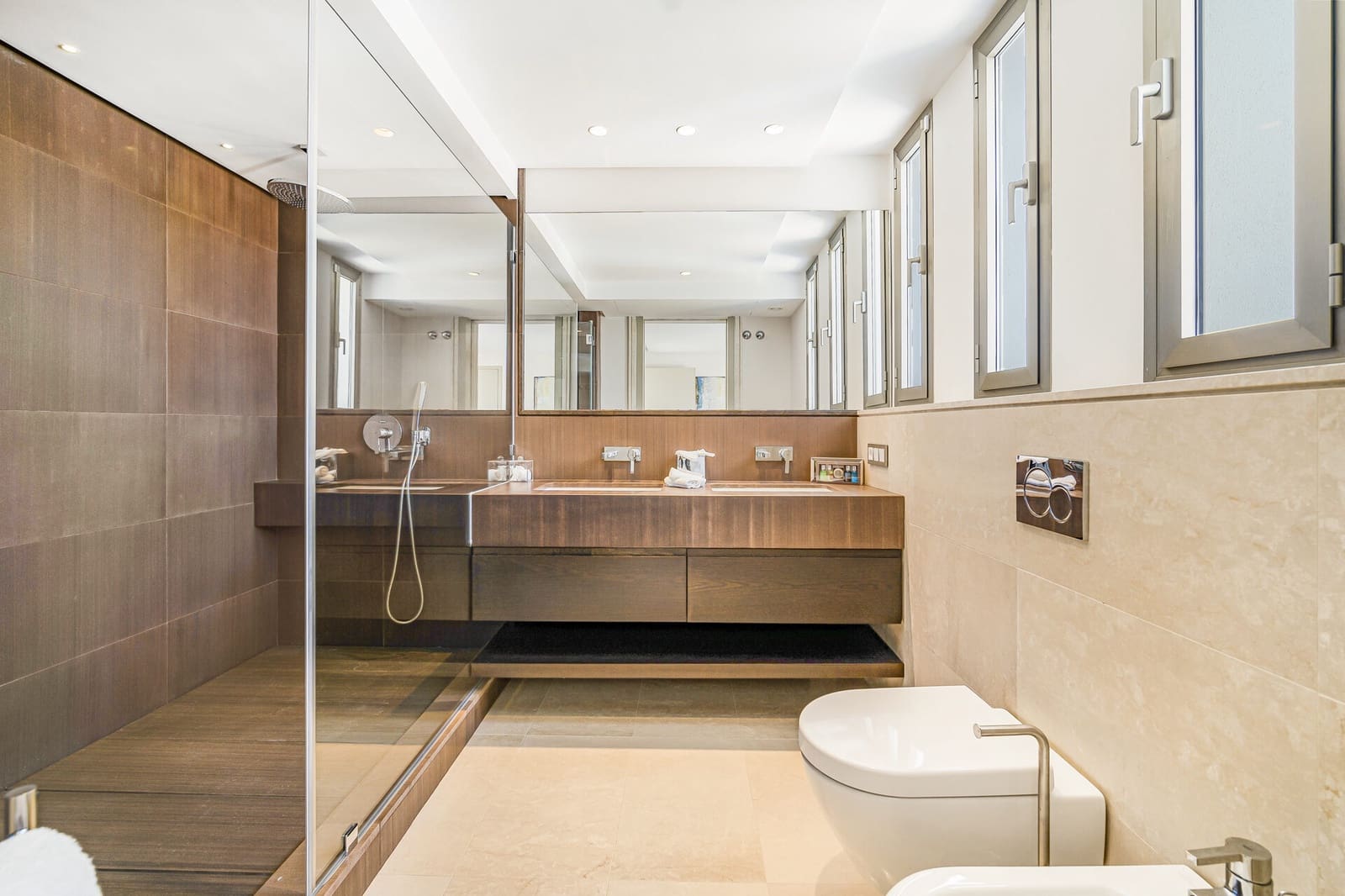 4 bedroom Villa for sale in Golden Mile with pool - € 4,950,000 (Ref: 8302720)