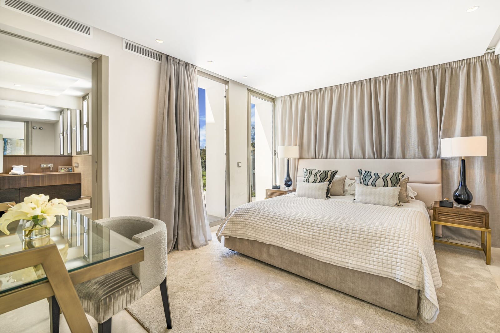 4 bedroom Villa for sale in Golden Mile with pool - € 4,950,000 (Ref: 8302720)