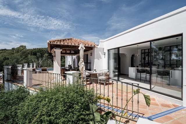 4 bedroom Villa for sale in Marbella with pool - € 2,250,000 (Ref: 8302727)