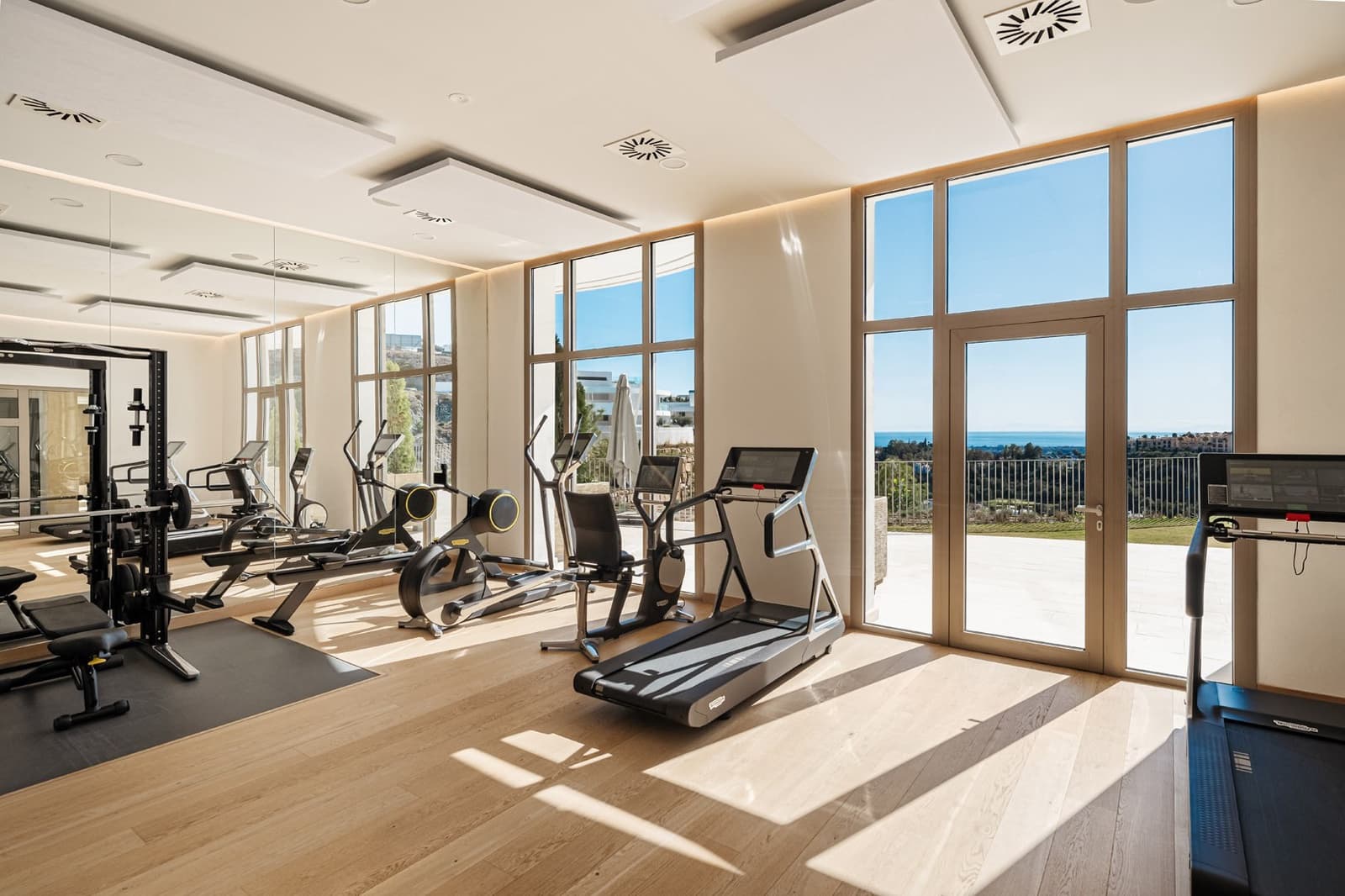 3 bedroom Apartment for sale in La Quinta with pool garage - € 3,500,000 (Ref: 8302730)