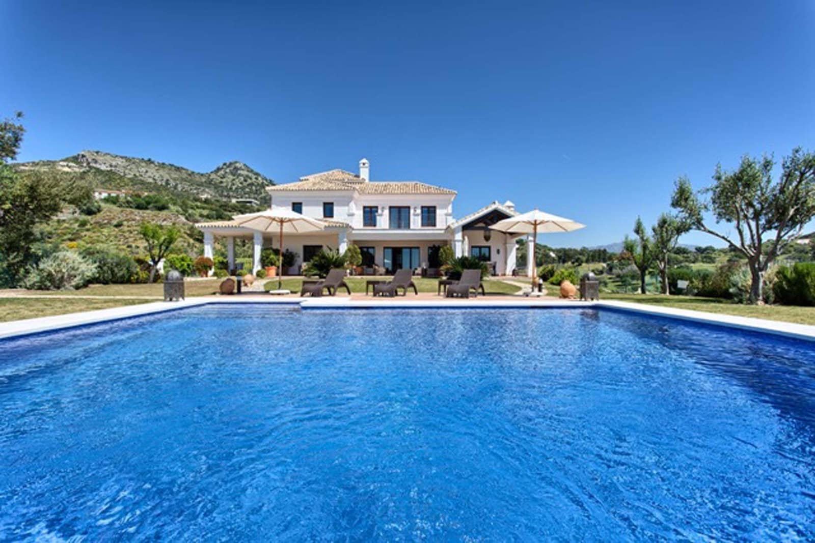 5 bedroom Villa for sale in Marbella with pool garage - € 3,695,000 (Ref: 8308159)