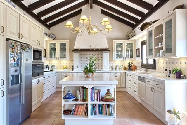 5 soverom Villa til salgs i Marbella med svømmebasseng garasje - € 3 695 000 (Ref: 8308159)