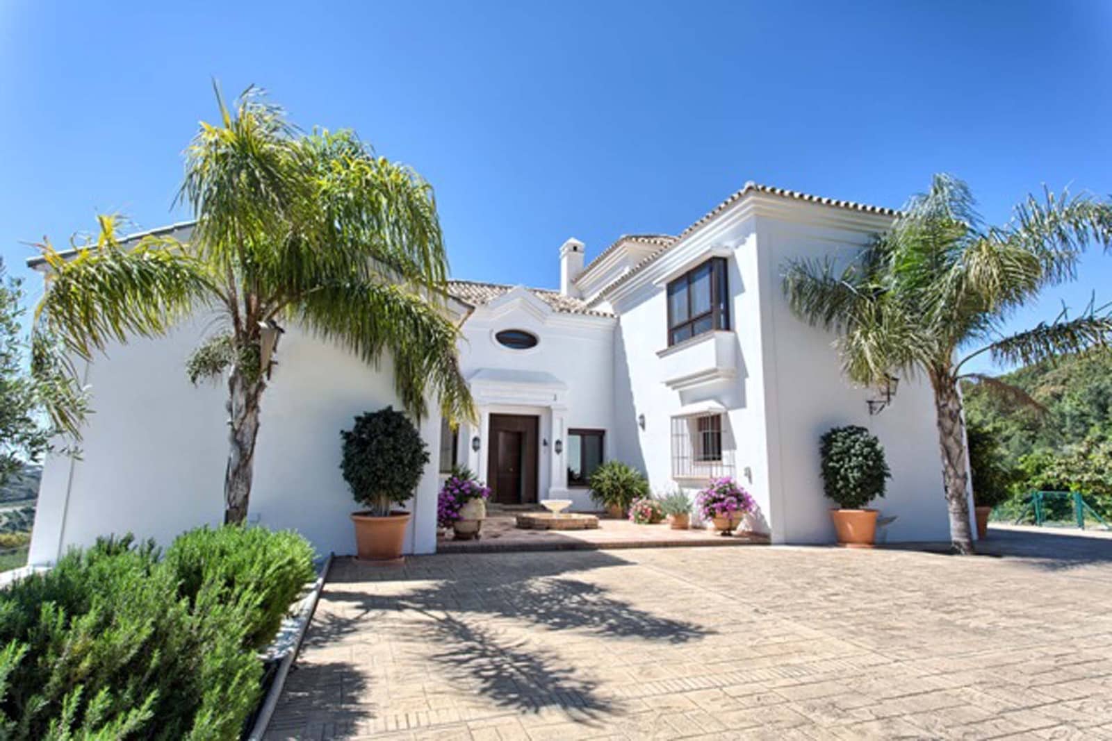 5 bedroom Villa for sale in Marbella with pool garage - € 3,695,000 (Ref: 8308159)