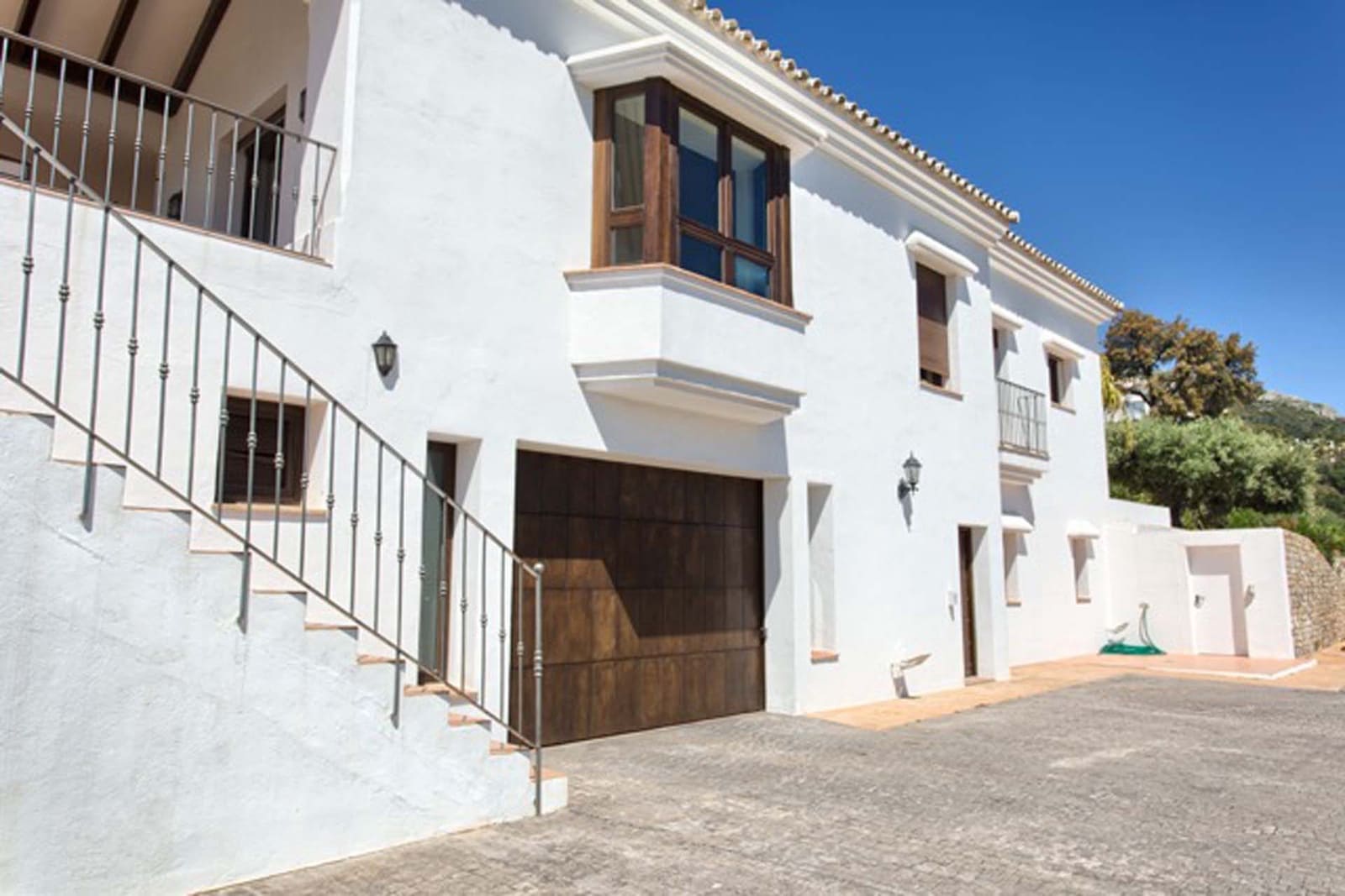 5 bedroom Villa for sale in Marbella with pool garage - € 3,695,000 (Ref: 8308159)