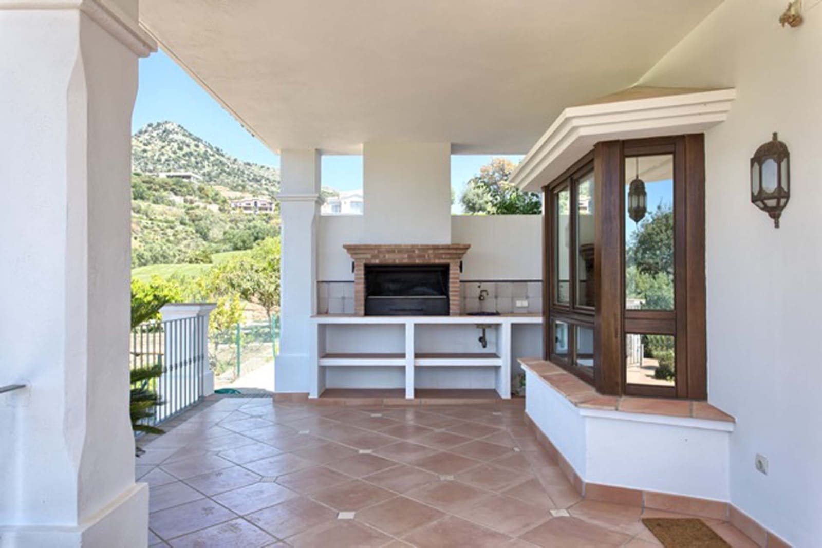 5 bedroom Villa for sale in Marbella with pool garage - € 3,695,000 (Ref: 8308159)