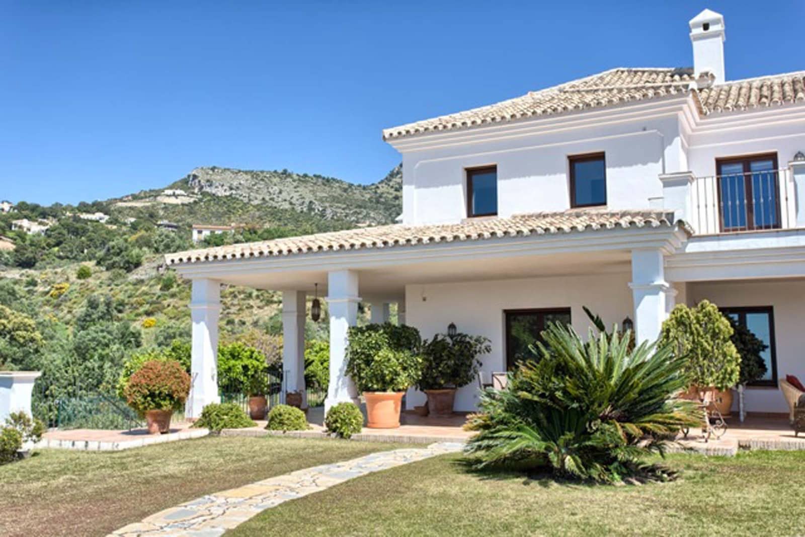 5 bedroom Villa for sale in Marbella with pool garage - € 3,695,000 (Ref: 8308159)