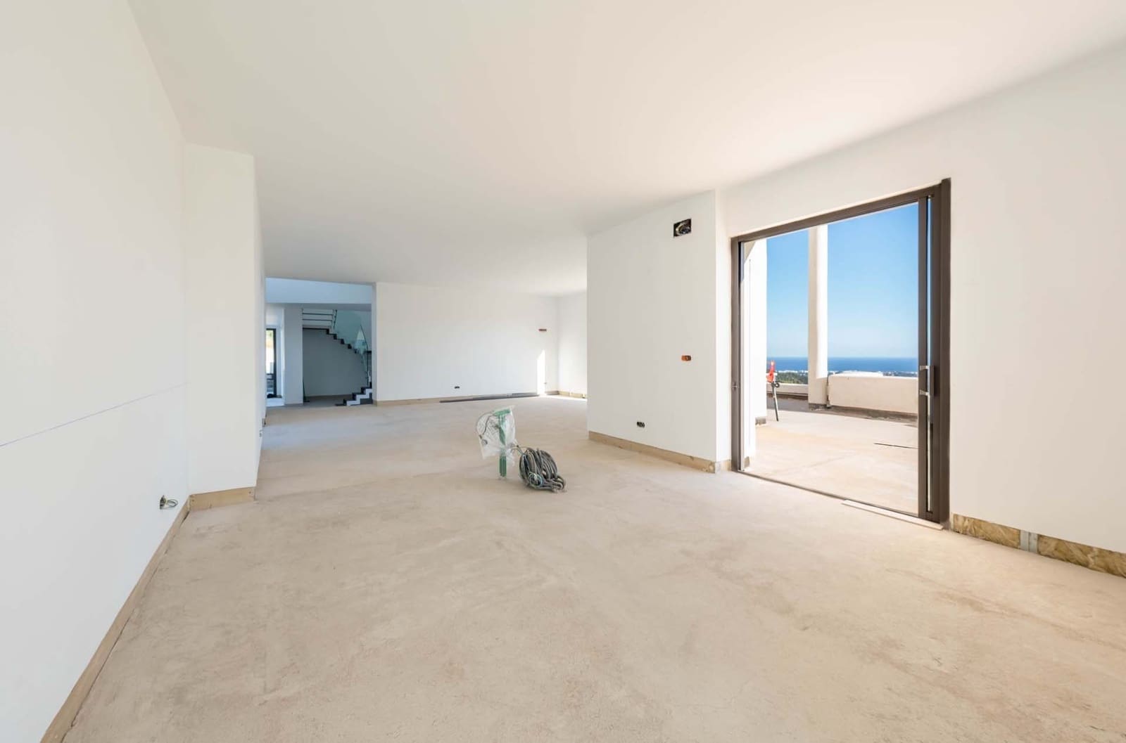 5 soverom Villa til salgs i Istan med garasje - € 2 480 000 (Ref: 8313643)