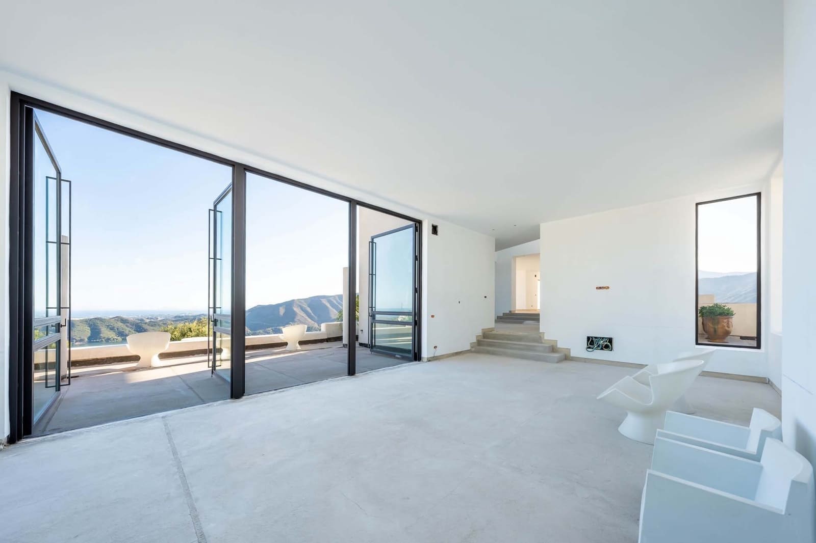 5 soverom Villa til salgs i Istan med garasje - € 2 480 000 (Ref: 8313643)