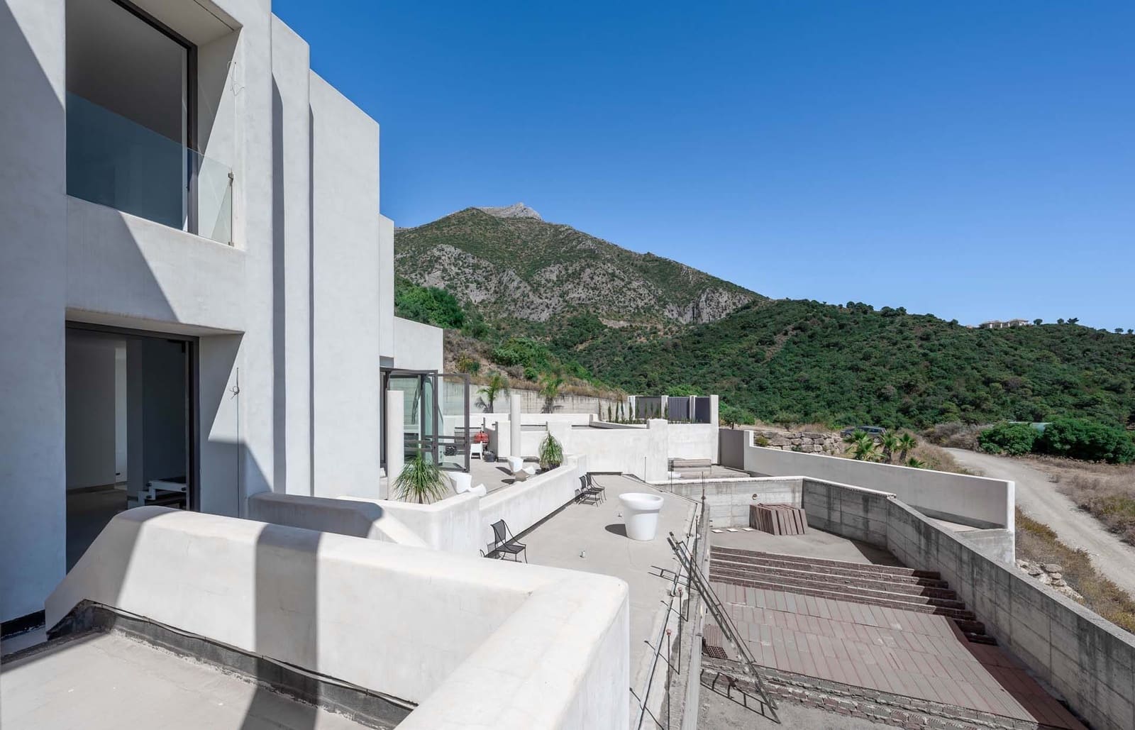 5 soverom Villa til salgs i Istan med garasje - € 2 480 000 (Ref: 8313643)