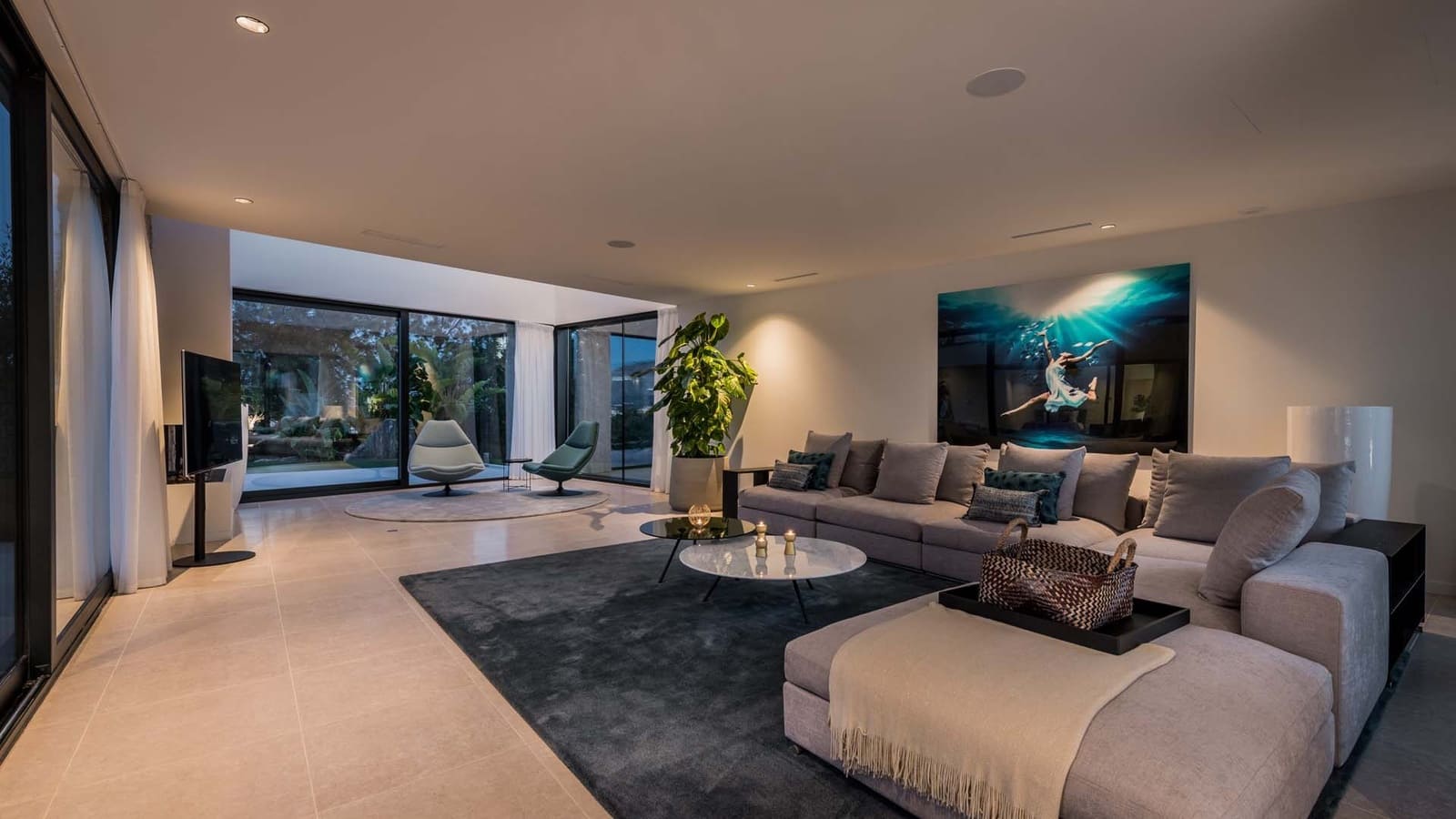 5 bedroom Villa for sale in Benahavis with pool garage - € 5,850,000 (Ref: 8327419)