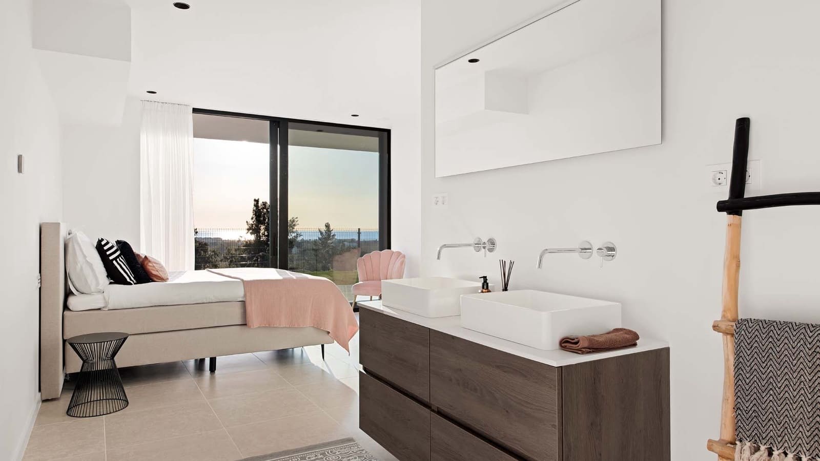 5 bedroom Villa for sale in Benahavis with pool garage - € 5,850,000 (Ref: 8327419)