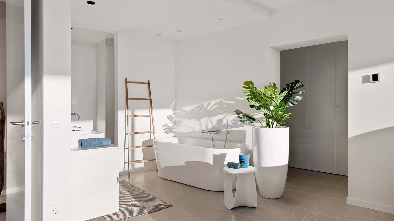 5 bedroom Villa for sale in Benahavis with pool garage - € 5,850,000 (Ref: 8327419)