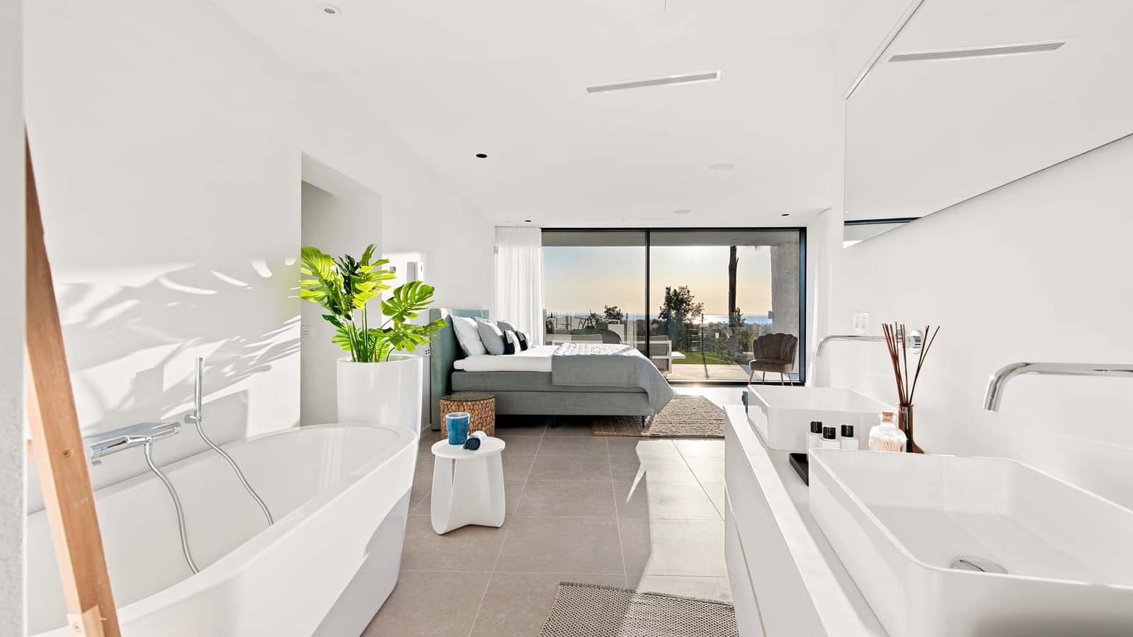 5 bedroom Villa for sale in Benahavis with pool garage - € 5,850,000 (Ref: 8327419)