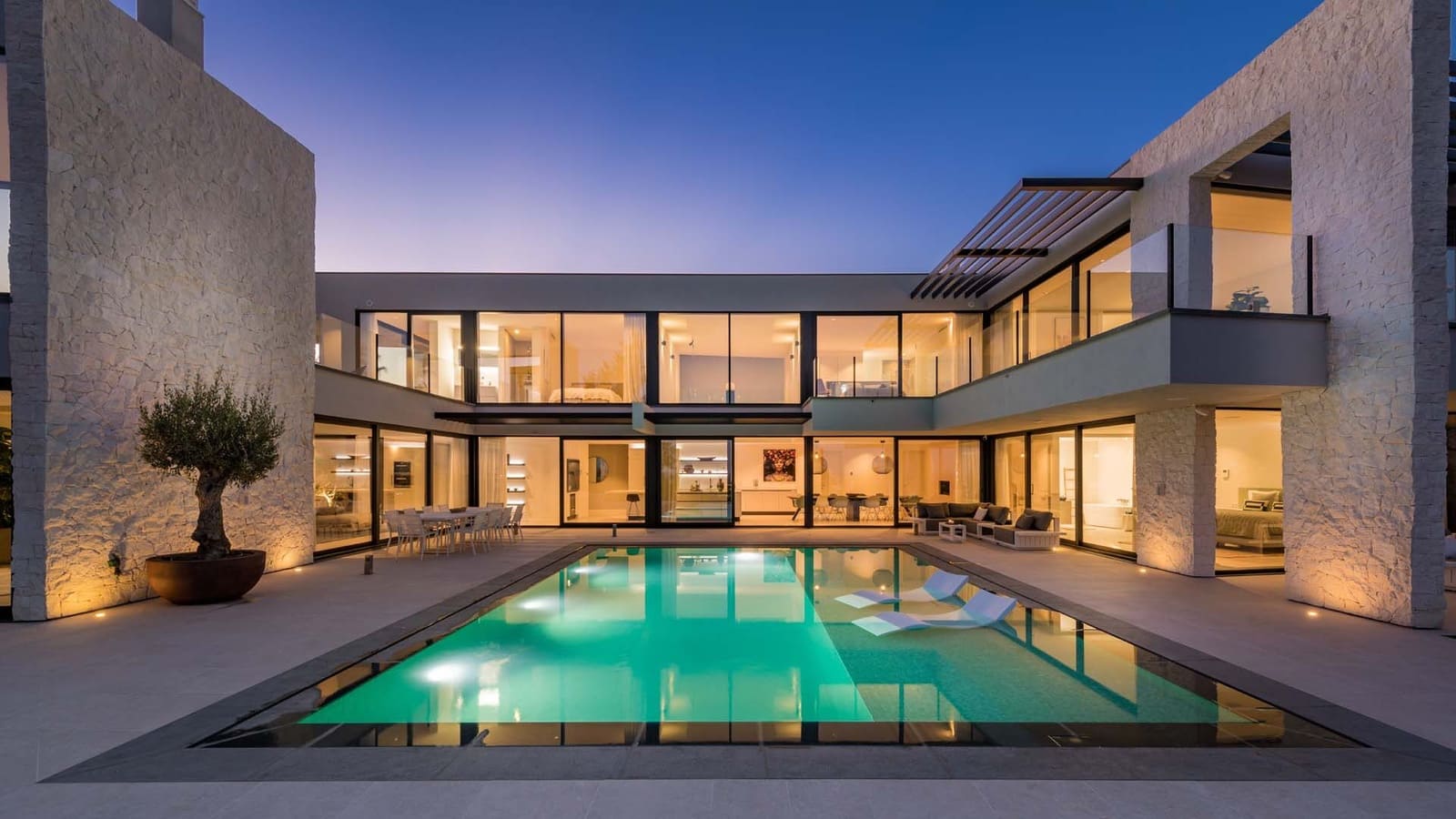 5 bedroom Villa for sale in Benahavis with pool garage - € 5,850,000 (Ref: 8327419)