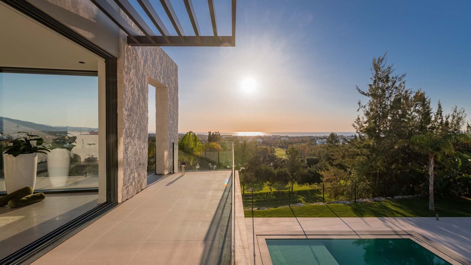 5 bedroom Villa for sale in Benahavis with pool garage - € 5,850,000 (Ref: 8327419)