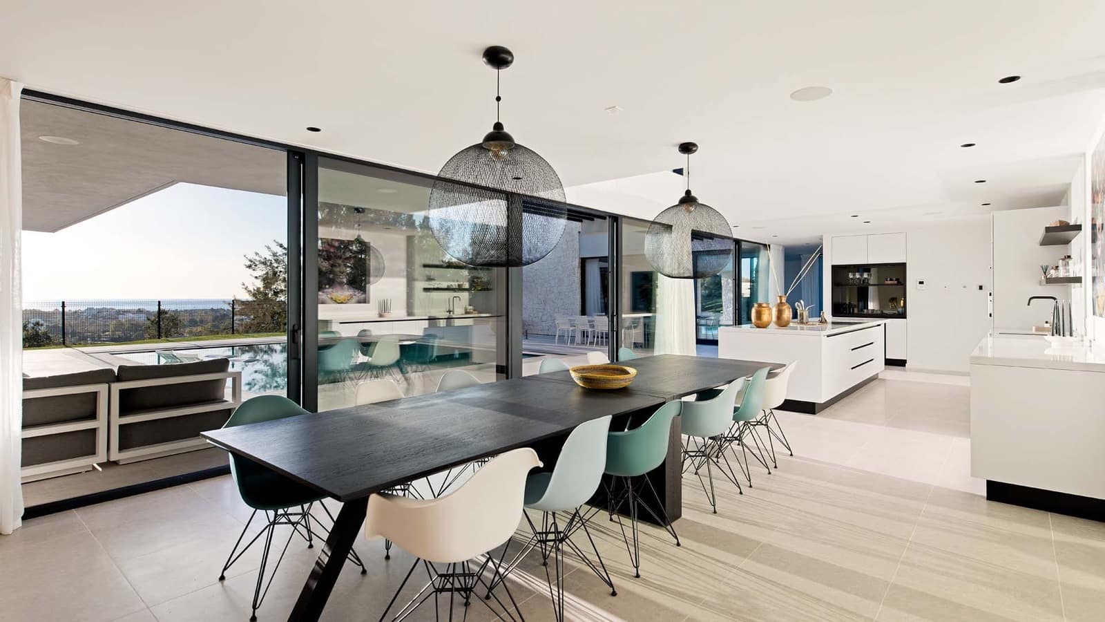 5 bedroom Villa for sale in Benahavis with pool garage - € 5,850,000 (Ref: 8327419)