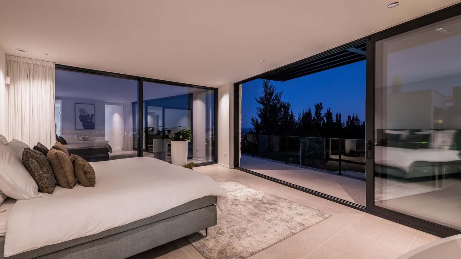 5 bedroom Villa for sale in Benahavis with pool garage - € 5,850,000 (Ref: 8327419)