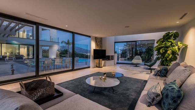 5 bedroom Villa for sale in Benahavís with pool garage - € 5,850,000 (Ref: 8327419)